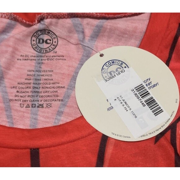 NEW DC Comics Originals Wonder Woman T-shirt with Removable Cape Women’s Large - Picture 2 of 3